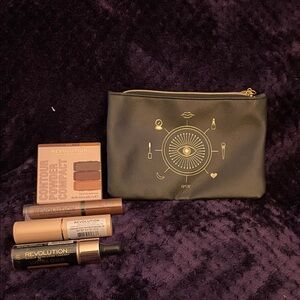 Revolutions 4 Piece Makeup & Ipsy Cosmetic Bag NEW